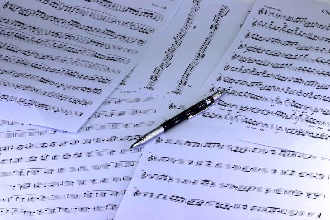 plusieurs partitions de musique