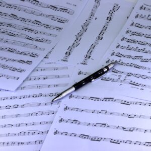 plusieurs partitions de musique